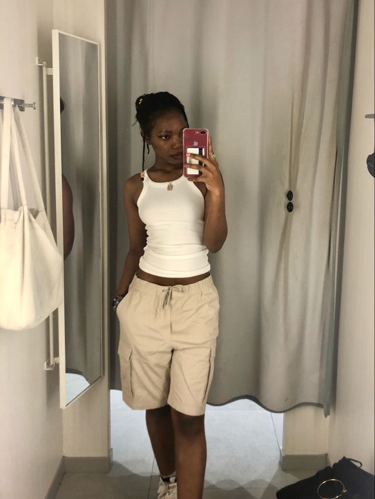 khaki shorts outfit ideas for summer