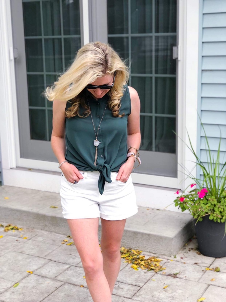 khaki shorts outfit ideas 0027