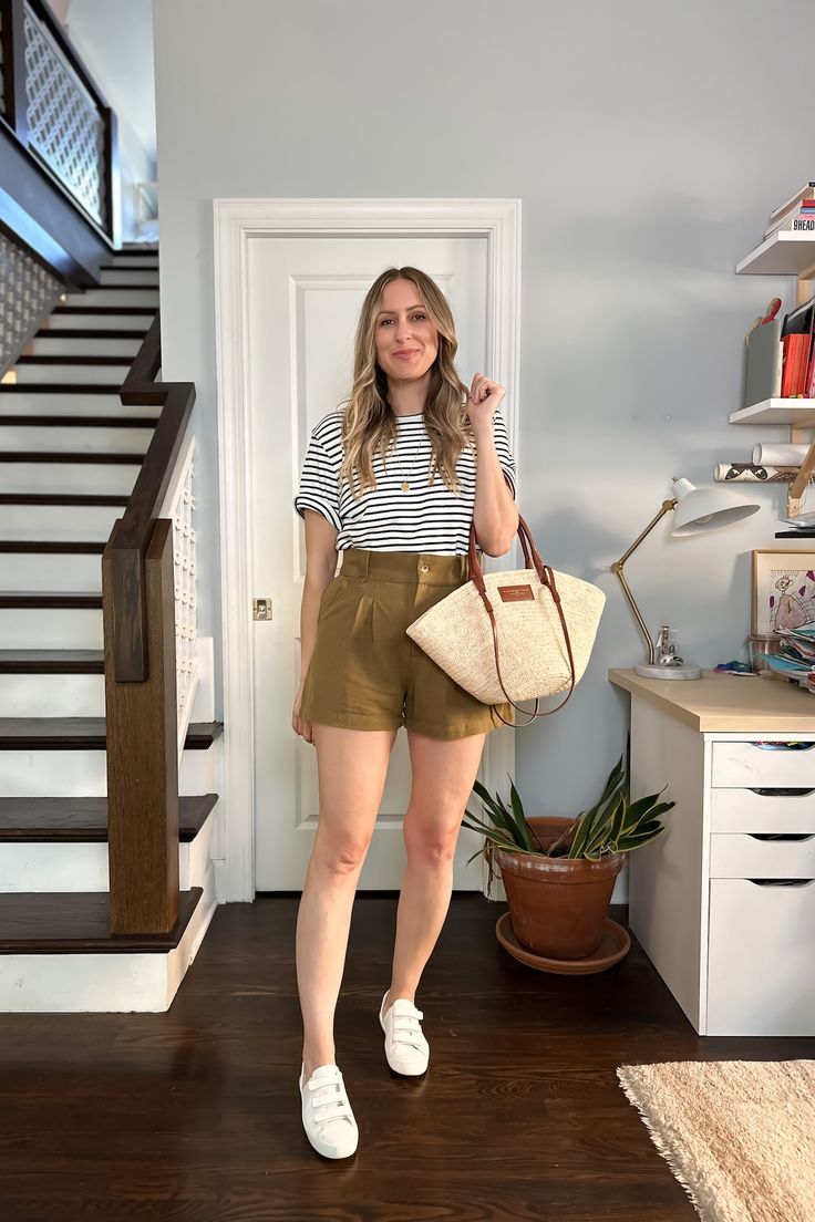 khaki shorts outfit ideas 0084