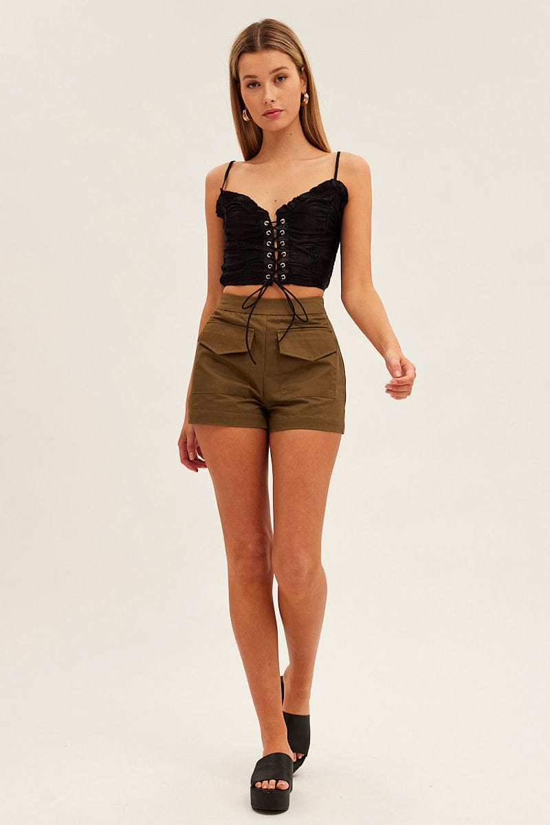 khaki shorts outfit ideas 0093