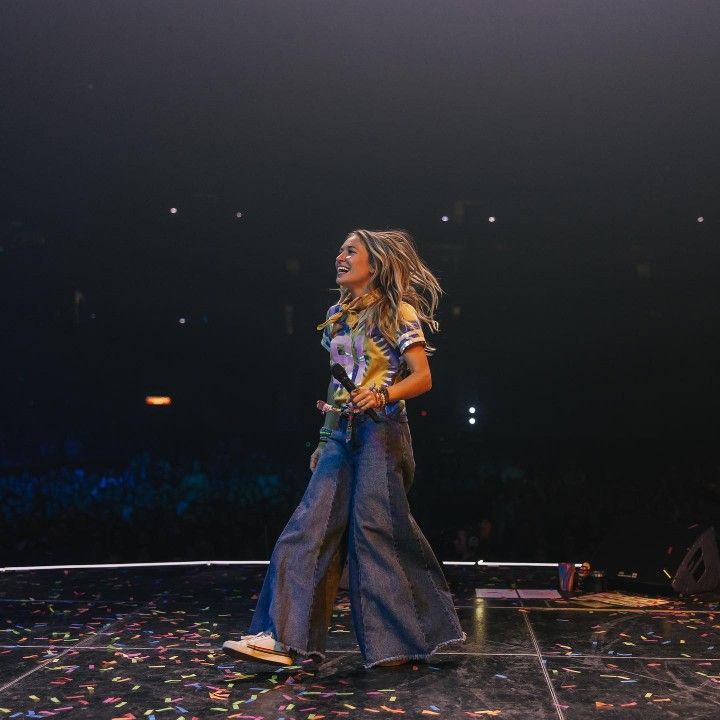 Lauren Daigle concert outfit ideas 0015