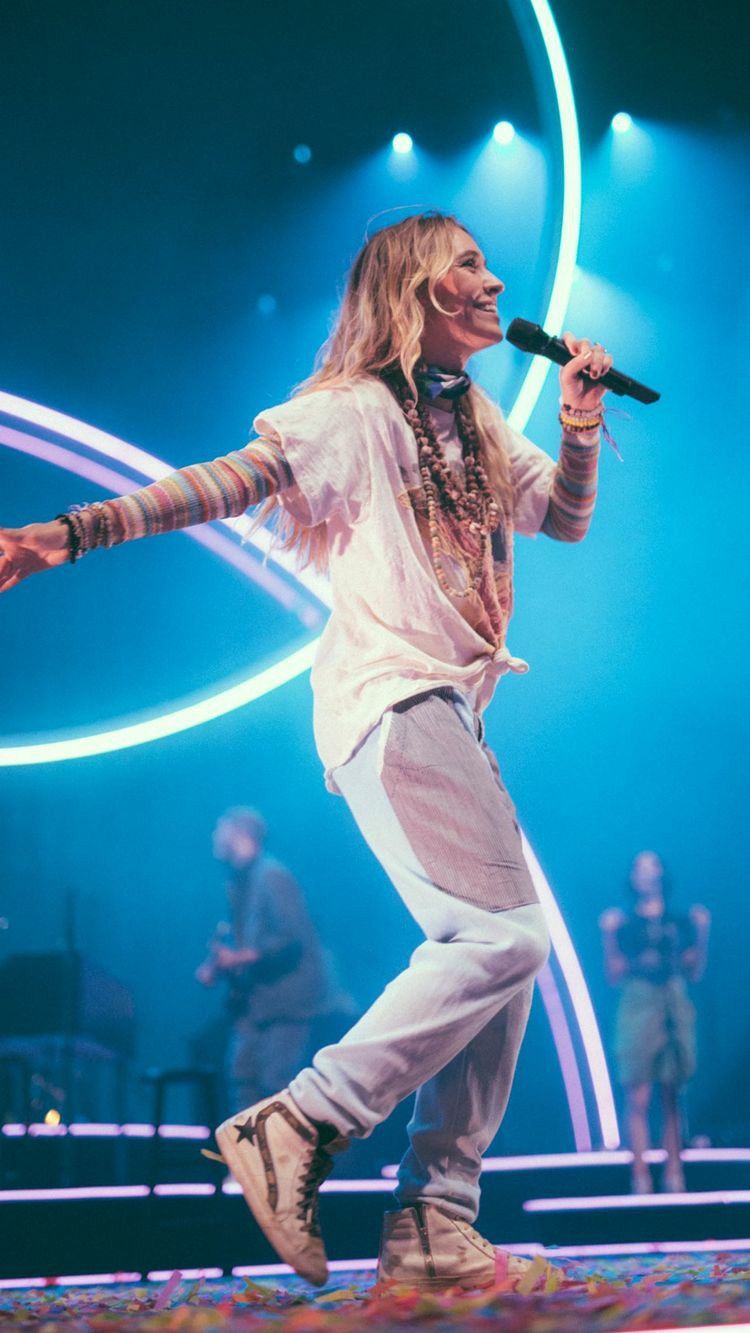 Lauren Daigle concert outfit ideas 0020