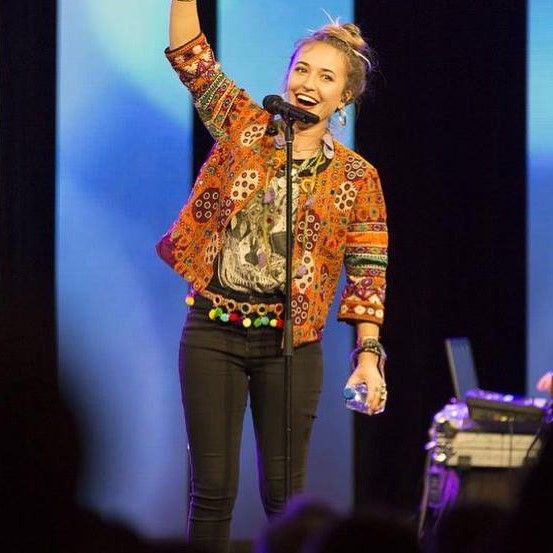 Lauren Daigle concert outfit ideas 0045