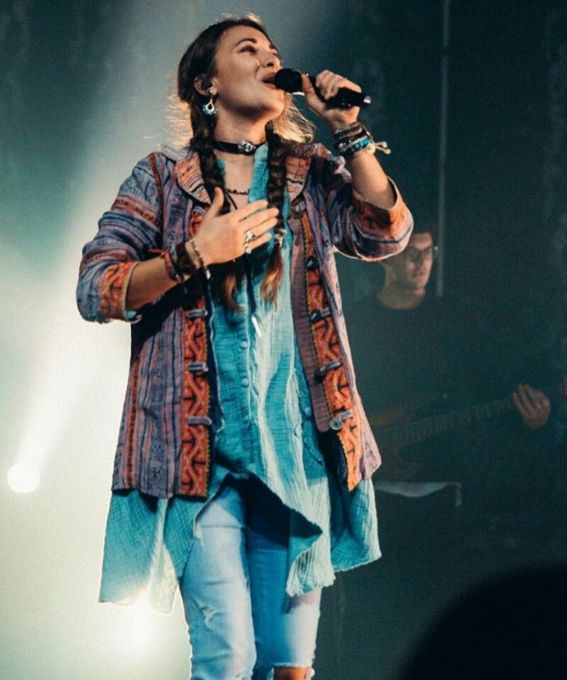 Lauren Daigle concert outfit ideas 0049