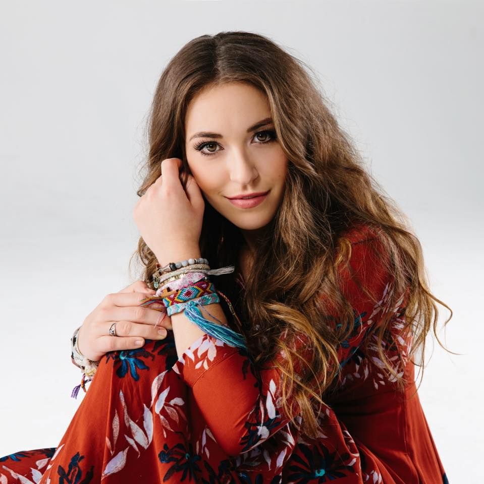 Lauren Daigle concert outfit ideas 0059