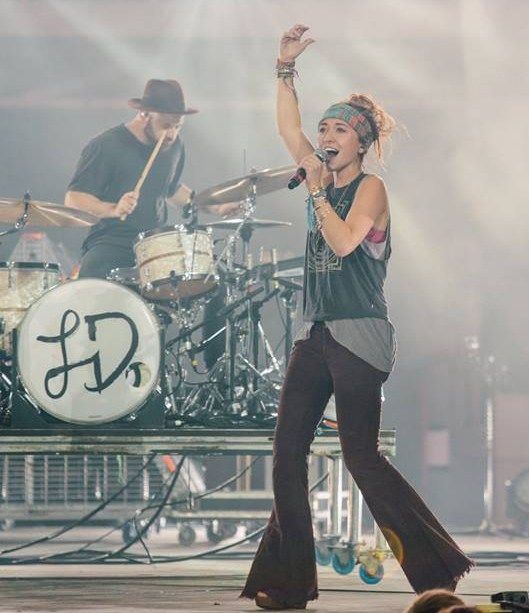 Lauren Daigle concert outfit ideas 0065