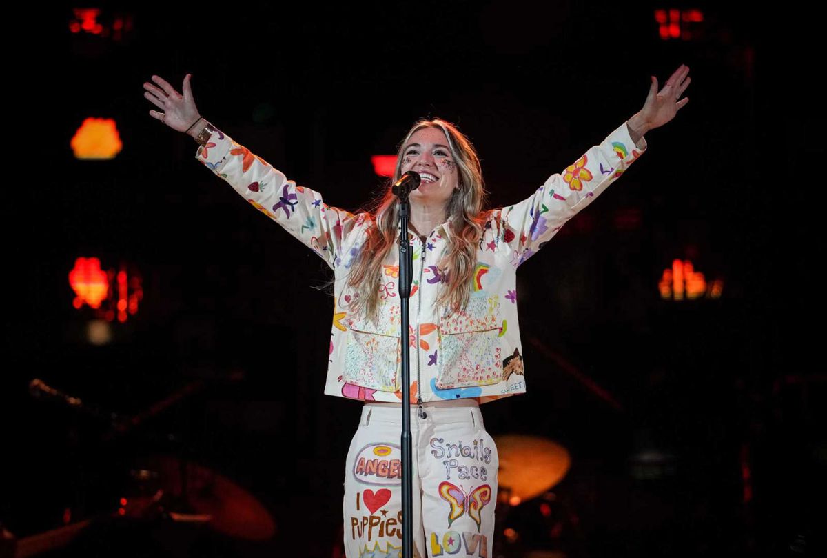 Lauren Daigle concert outfit ideas 0072