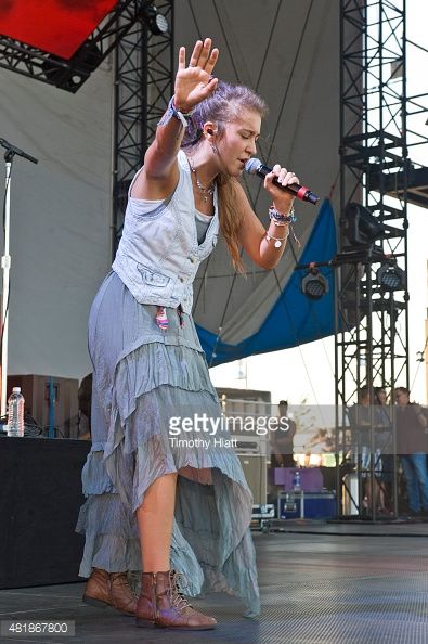 Lauren Daigle concert outfit ideas 0080