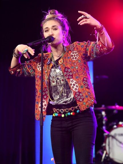 Lauren Daigle concert outfit ideas 0081