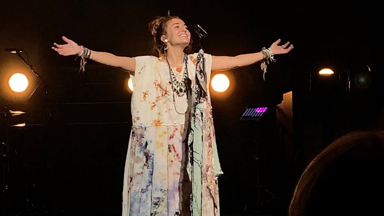 Lauren Daigle concert outfit ideas 0083