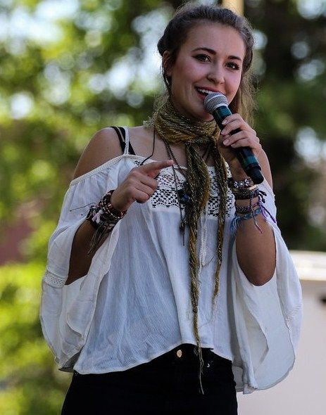 Lauren Daigle concert outfit ideas 0084