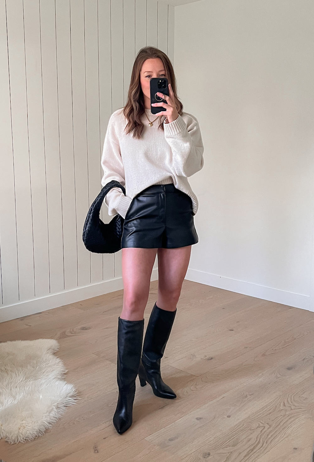 leather shorts outfit ideas 0085