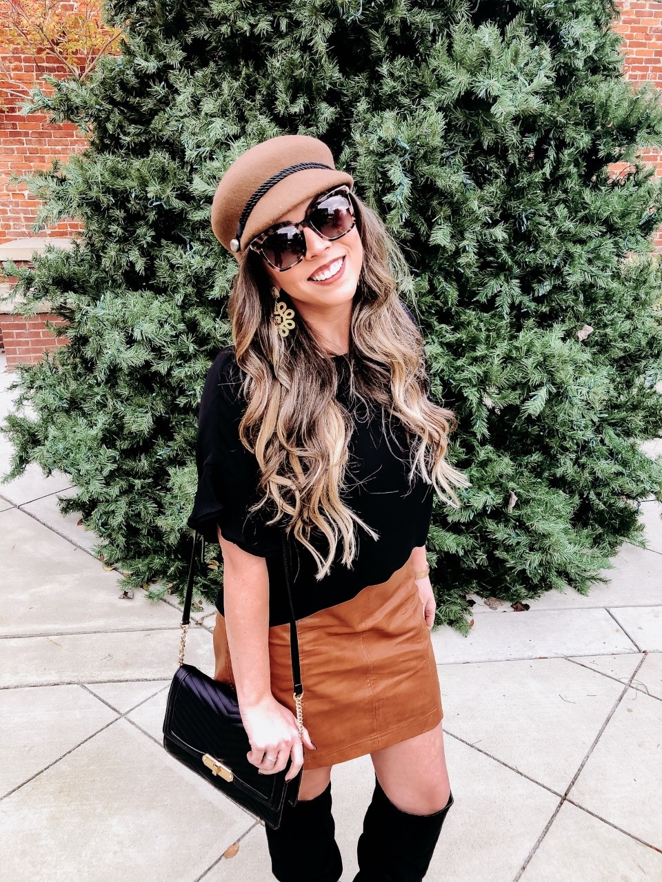 leather skirt outfit ideas for date night.