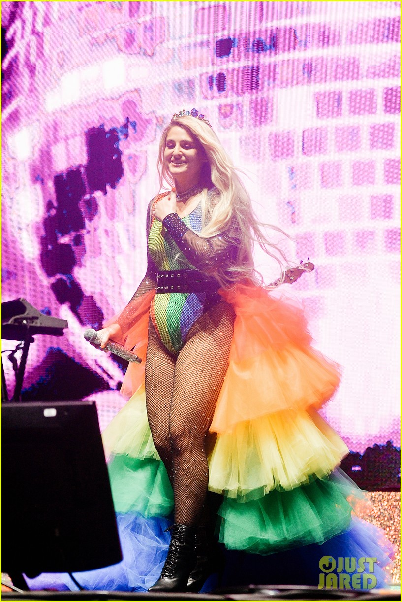 Meghan Trainor concert outfit ideas 0051