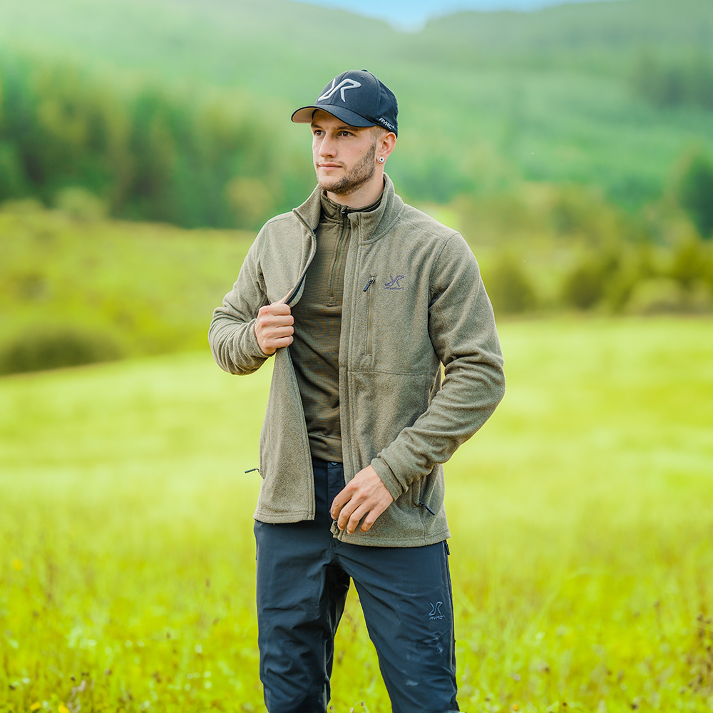 mens hiking outfit ideas 0028