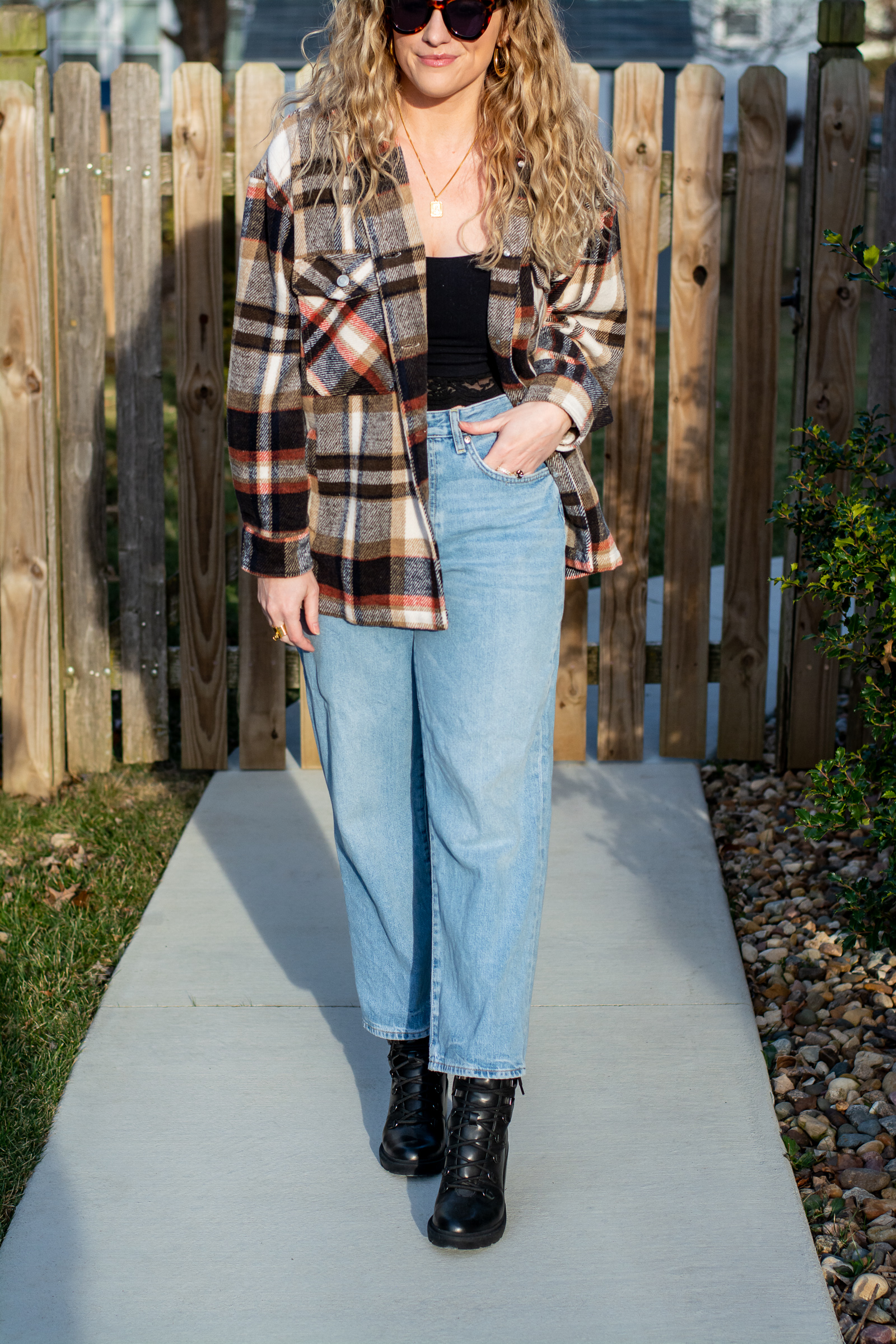 mom jeans outfit ideas 0048