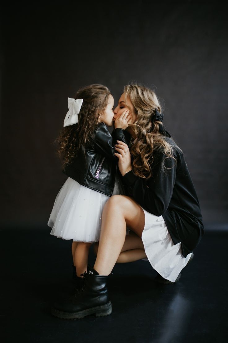 mother daughter photoshoot outfit ideas 0033