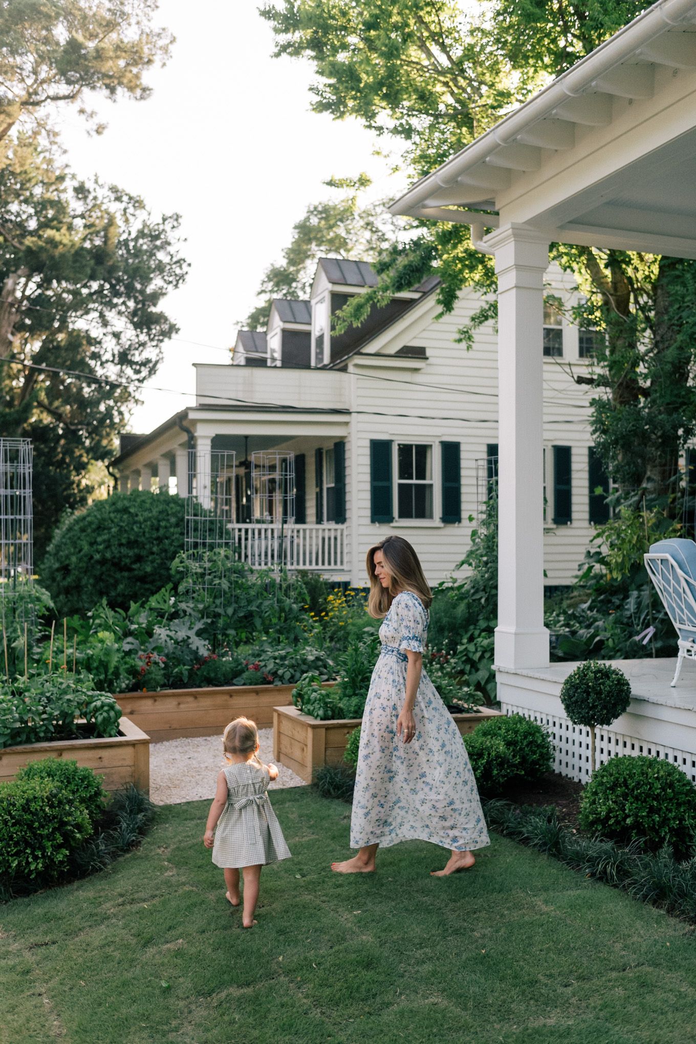 mother daughter photoshoot outfit ideas 0036