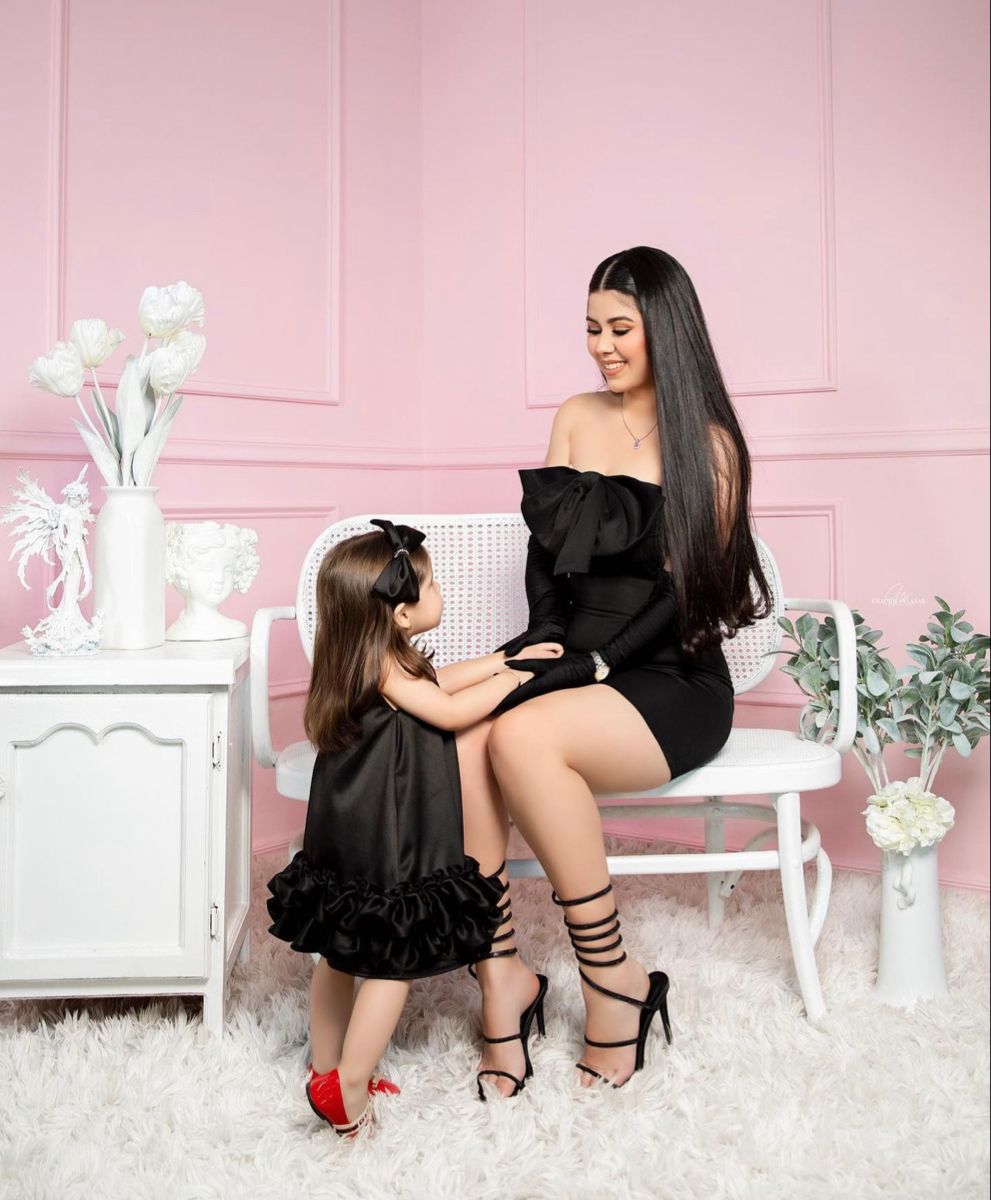 mother daughter photoshoot outfit ideas 0038