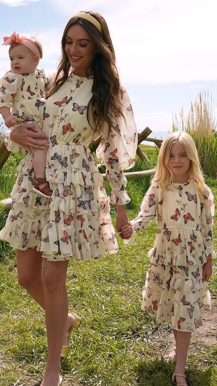 mother daughter photoshoot outfit ideas 0040