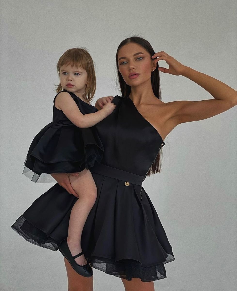 mother daughter photoshoot outfit ideas 0046