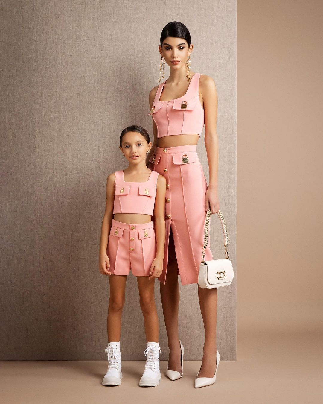 mother daughter photoshoot outfit ideas 0053