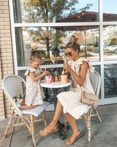 mother daughter photoshoot outfit ideas 0097