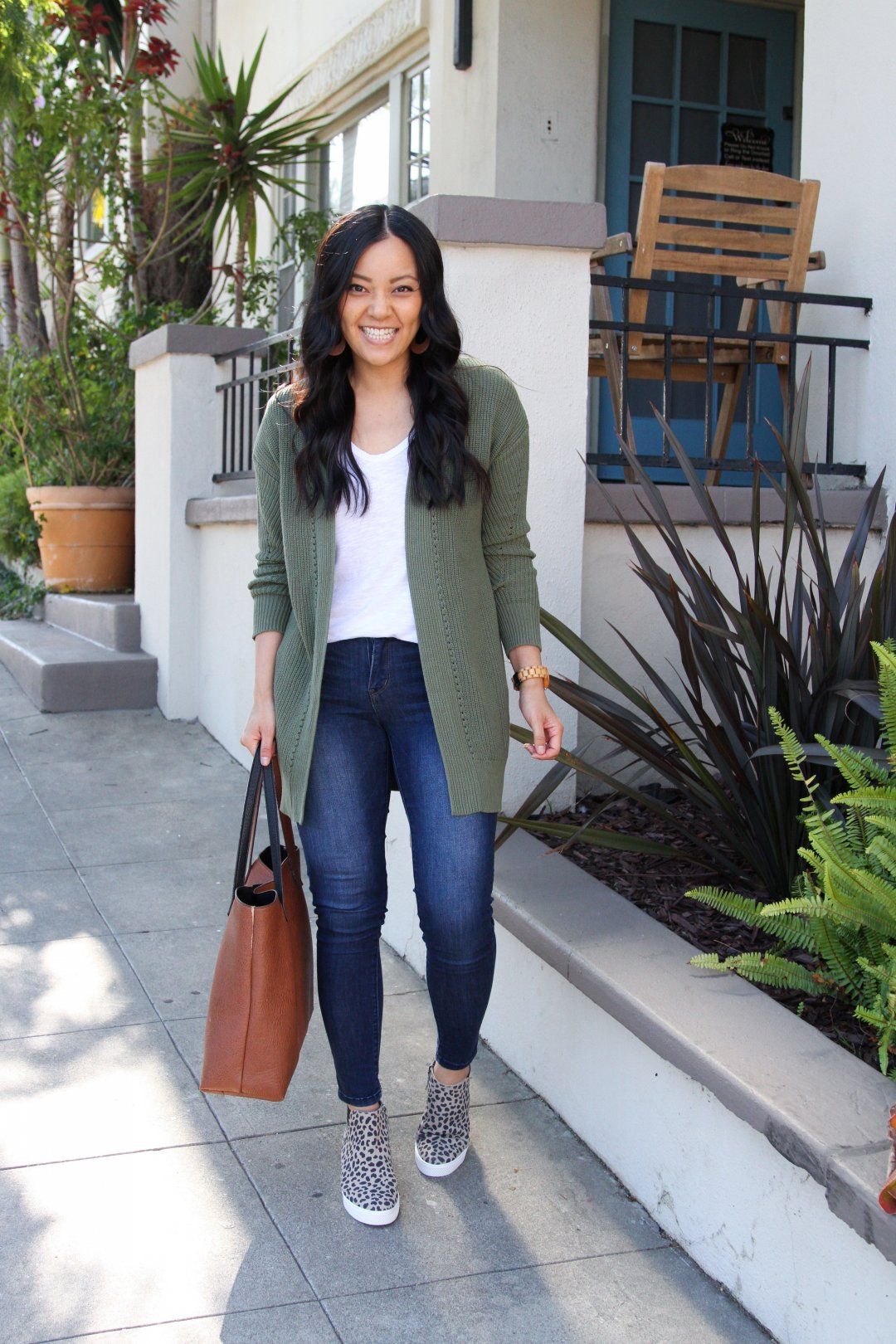 olive green cardigan outfit ideas with accessories.