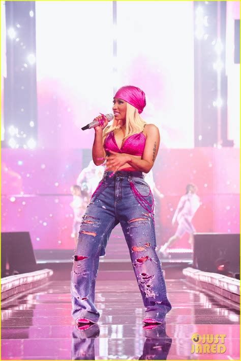 pink friday 2 tour outfit ideas 0061