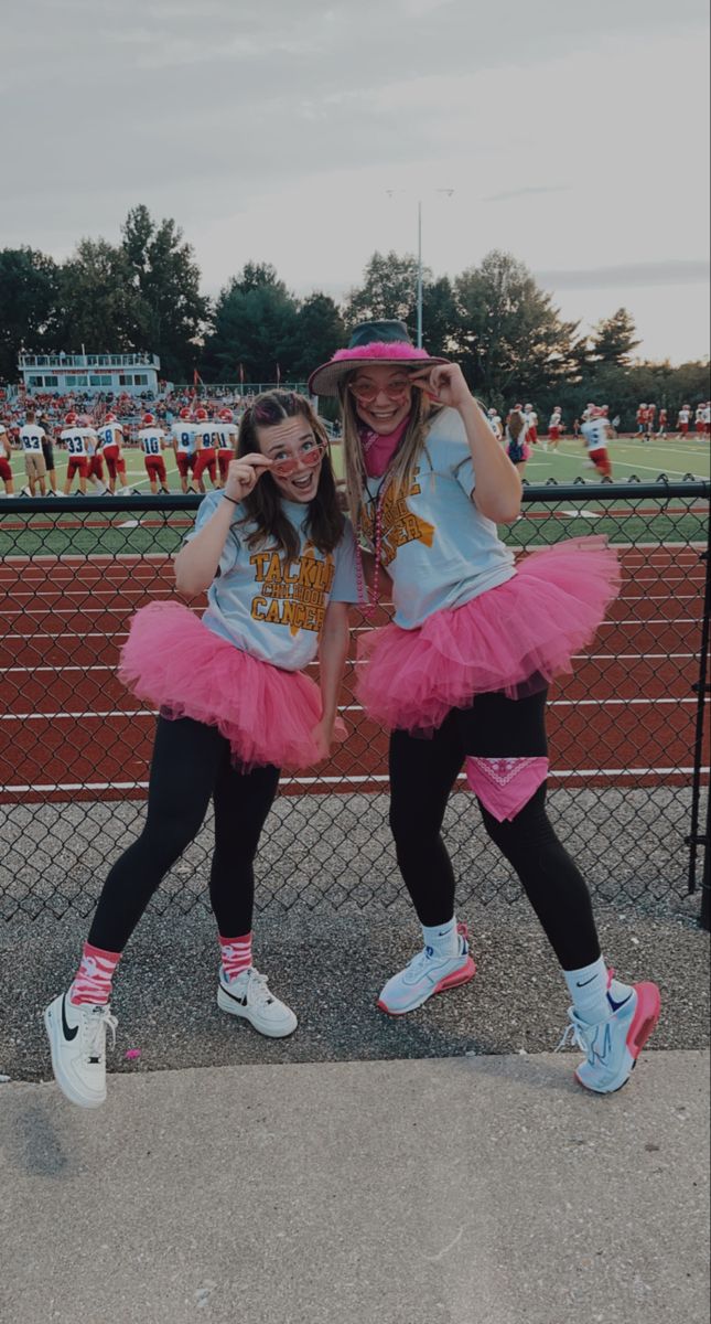 pink out football game outfit ideas 0008