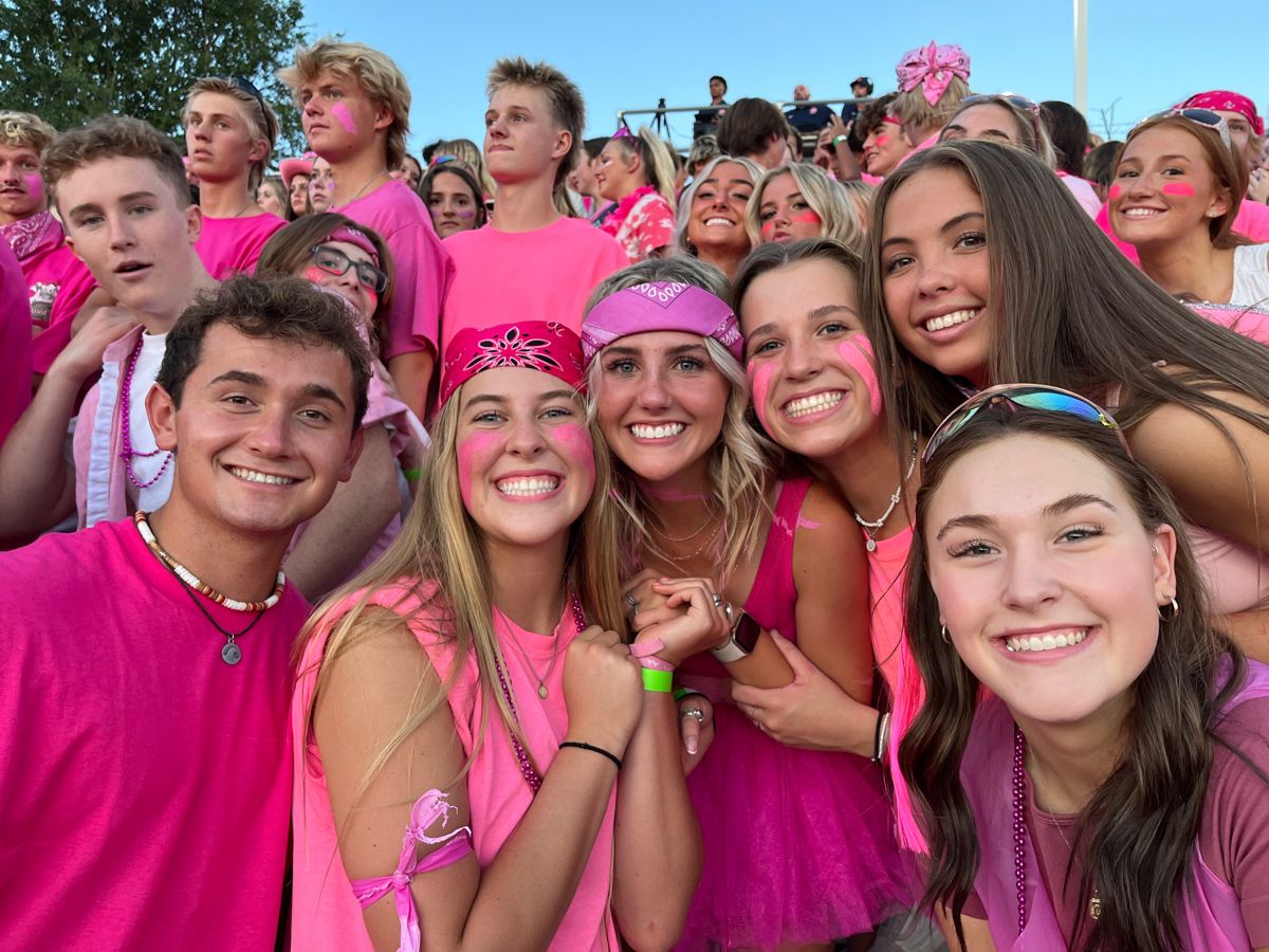 pink out football game outfit ideas 0013