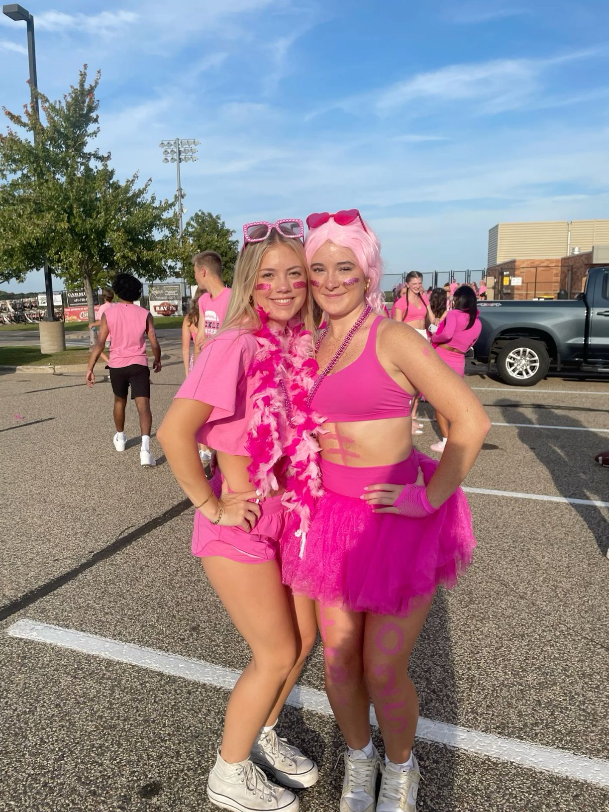 pink out football game outfit ideas 0023