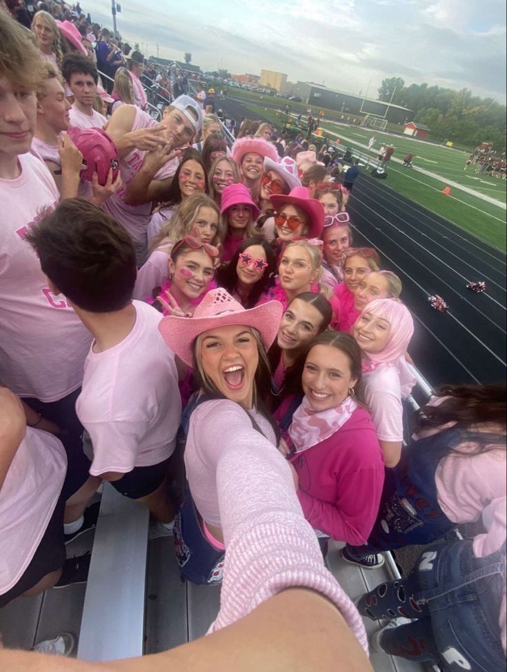 pink out football game outfit ideas 0079