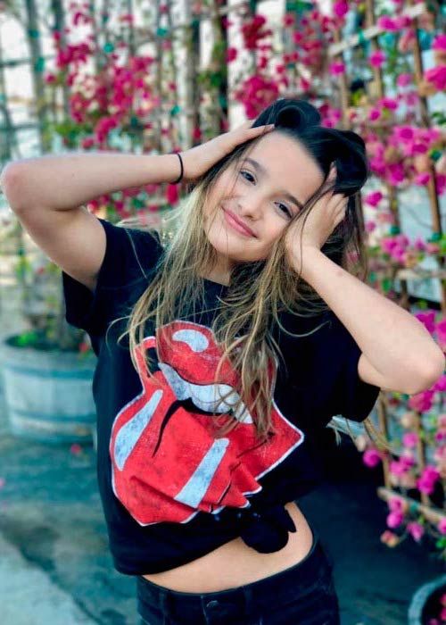 popular outfit trends from Annie LeBlanc