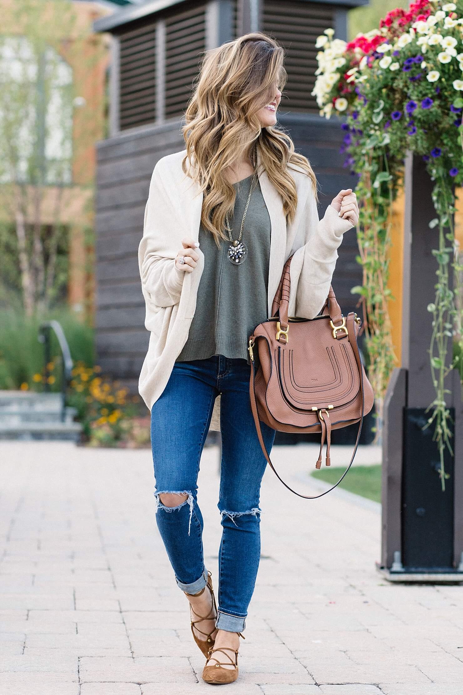 ripped jeans outfit ideas 0018