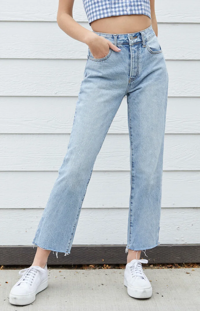 ripped mom jeans outfit ideas 0067