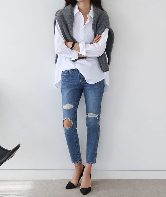 ripped mom jeans outfit ideas 0079