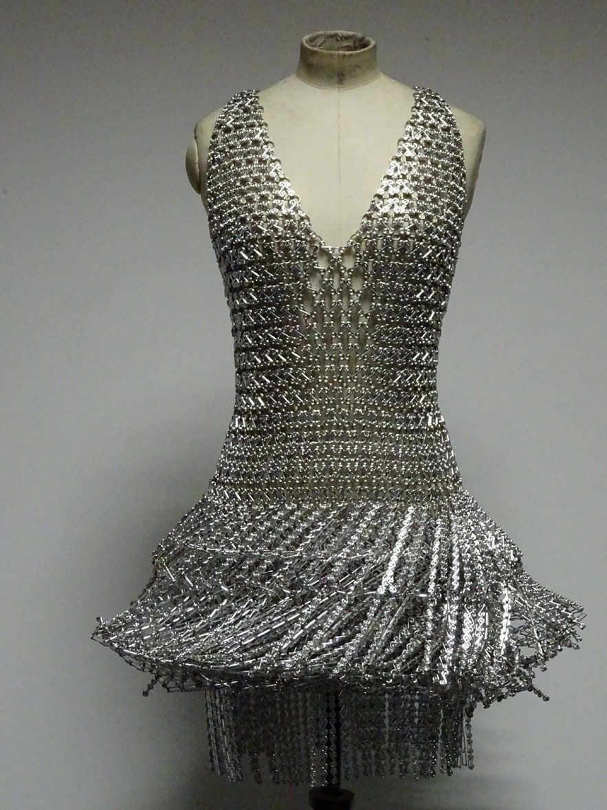 silver outfit ideas 0086