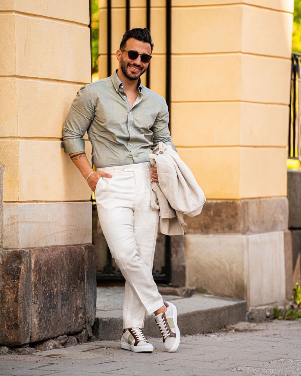 smart-casual white pants outfit ideas for men.