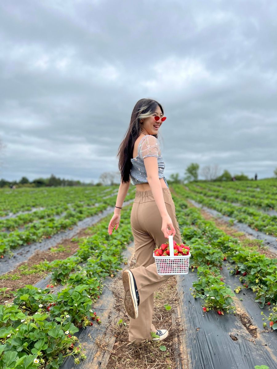 strawberry picking outfit ideas 0011