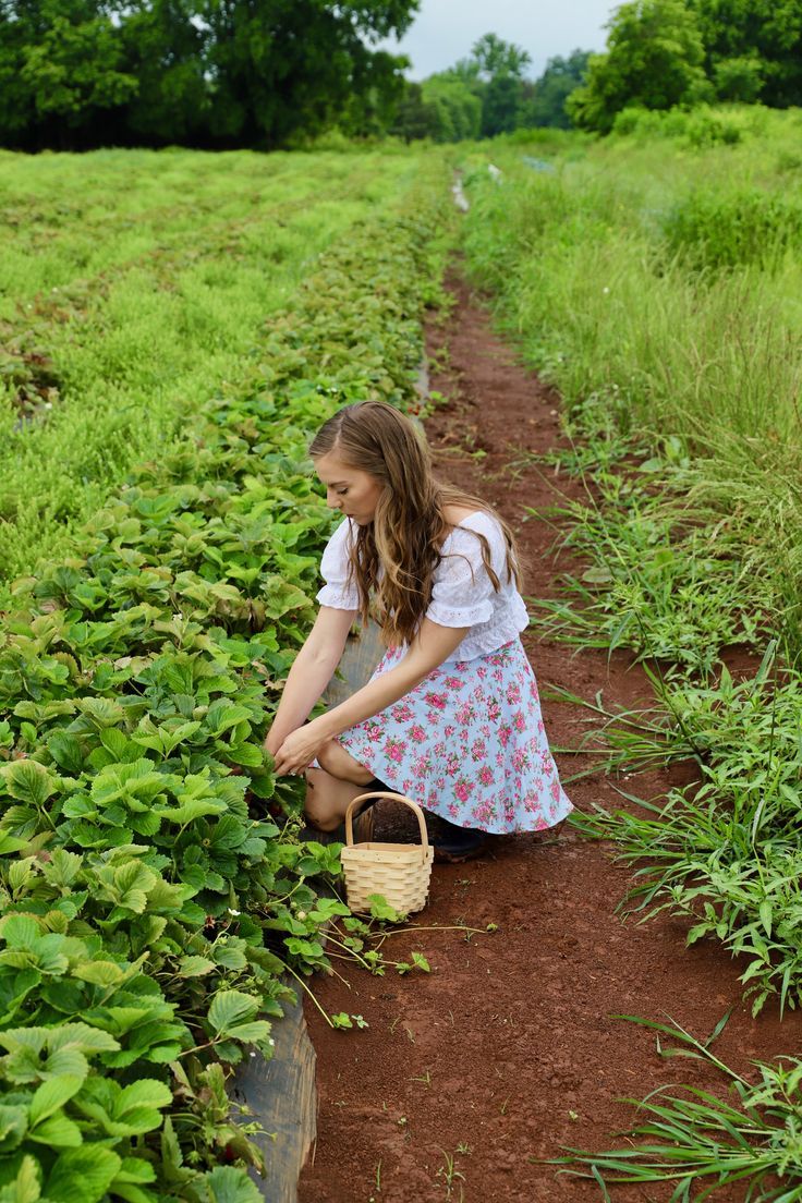 strawberry picking outfit ideas 0015