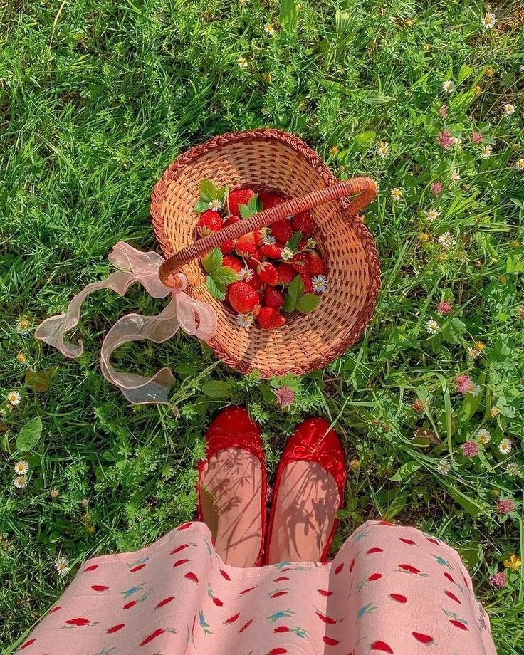 strawberry picking outfit ideas 0021