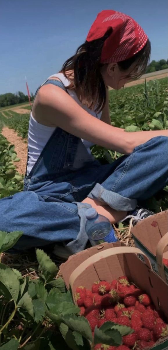 strawberry picking outfit ideas 0027