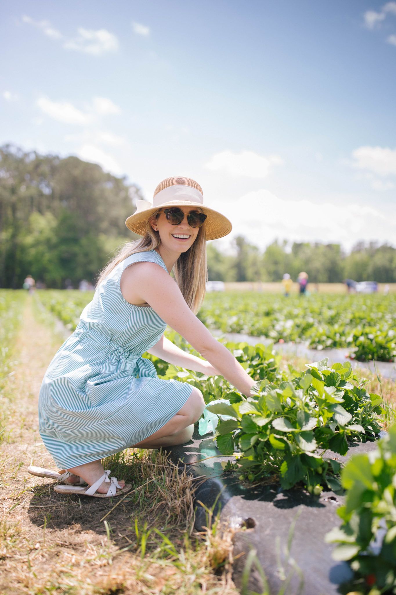 strawberry picking outfit ideas 0030