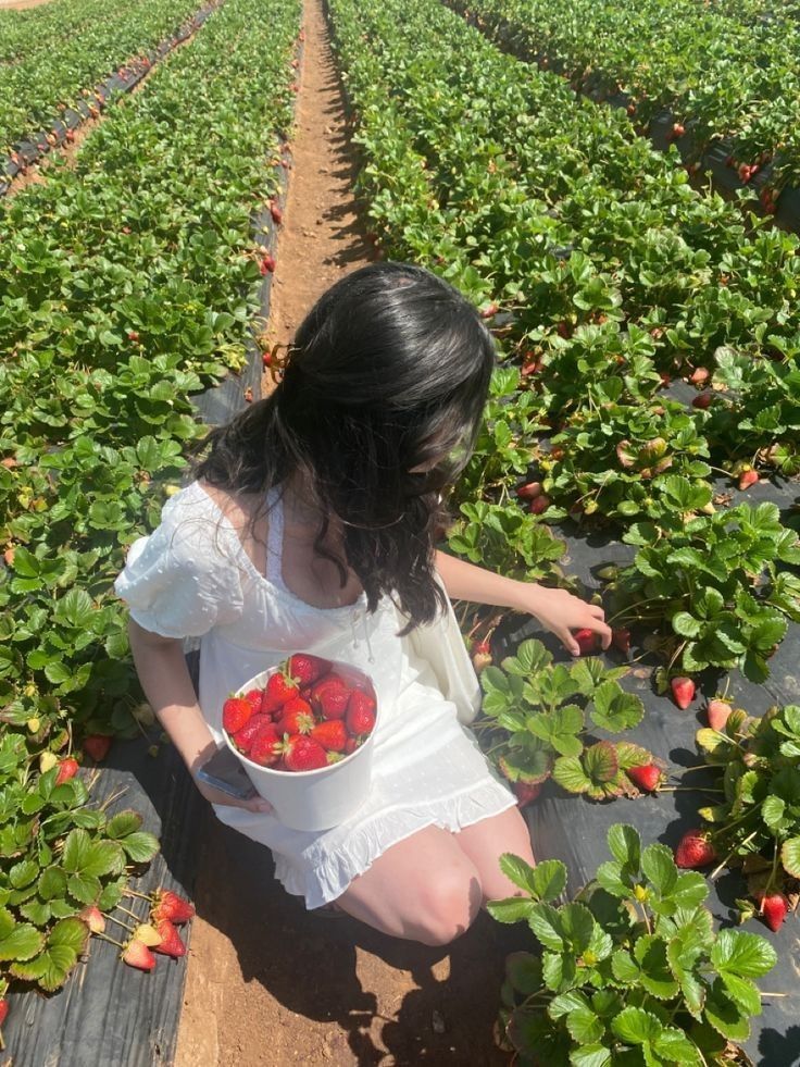 strawberry picking outfit ideas 0035