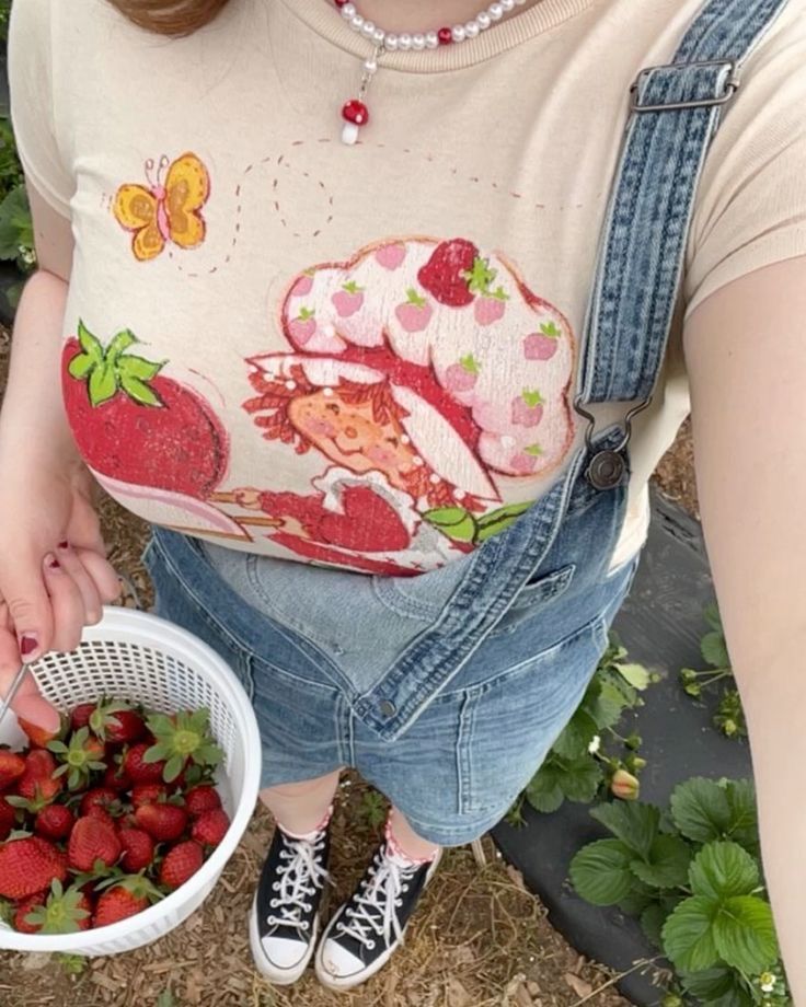 strawberry picking outfit ideas 0054