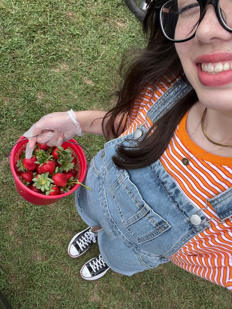 strawberry picking outfit ideas 0058