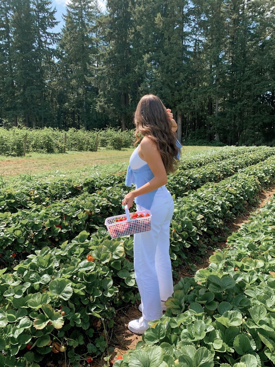 strawberry picking outfit ideas 0067