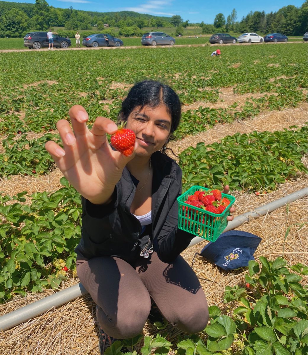 strawberry picking outfit ideas 0071