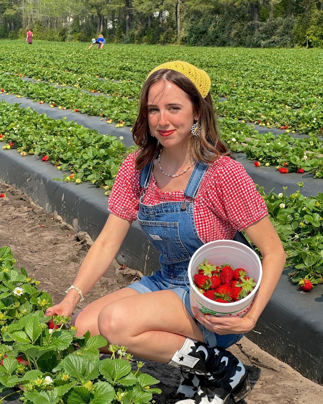 strawberry picking outfit ideas 0073